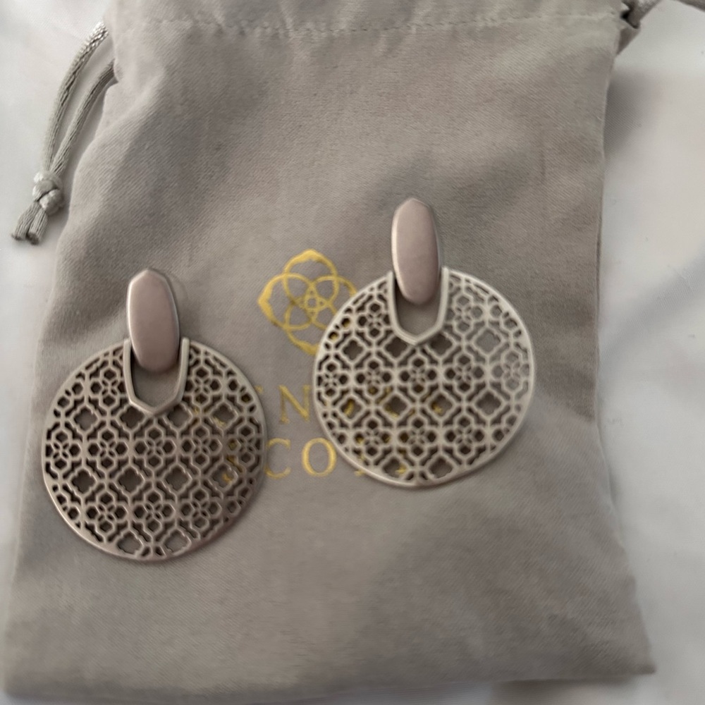 Gently used Kendra Scott earrings